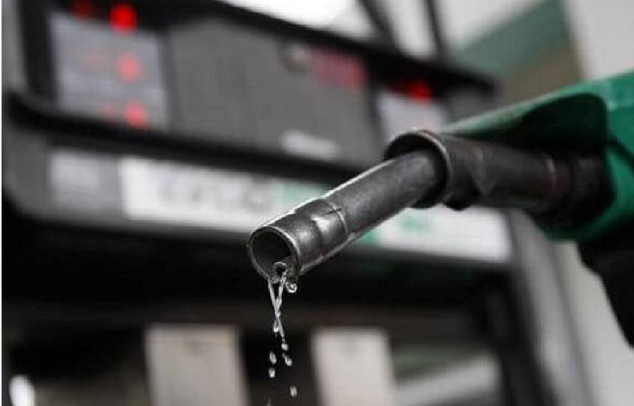Petrol Diesel Price: आज भी नहीं बढ़े पेट्रोल-डीजल के दाम, फटाफट जानिए अपने शहर में तेल का भाव