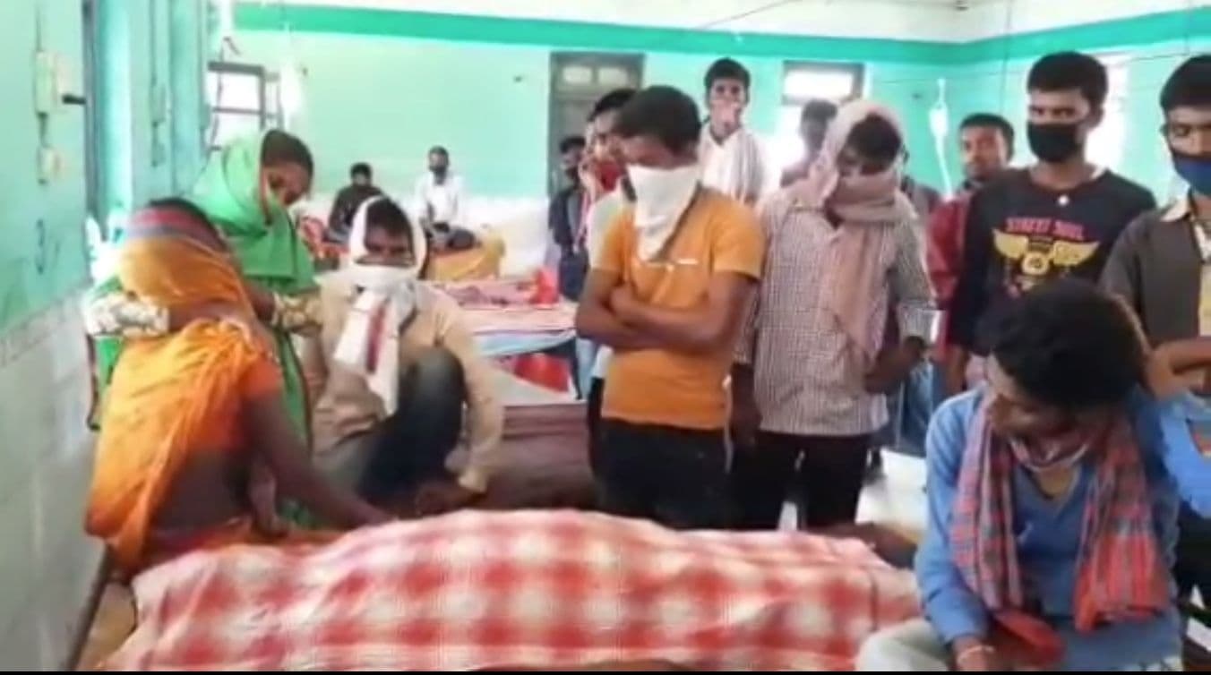 अपराधियों ने RJD नेता पर की अंधाधुंध फायरिंग, गोली लगने से मौके पर हुई भांजे की मौत