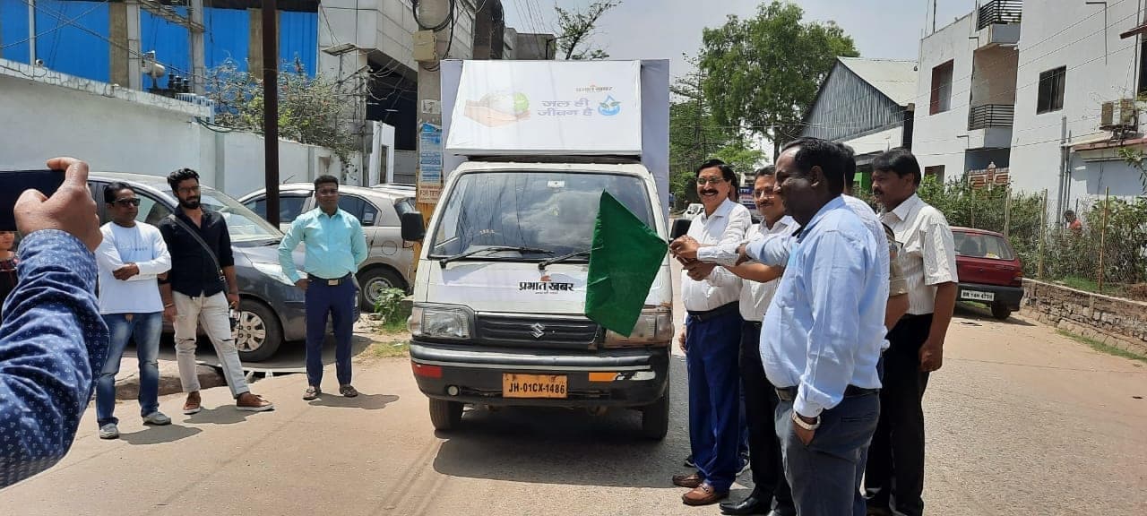 जल ही जीवन है कैंपेन : भीषण गर्मी में ट्रैफिक पुलिसवालों को राहत, मिल रहा लस्सी और ठंडा पानी