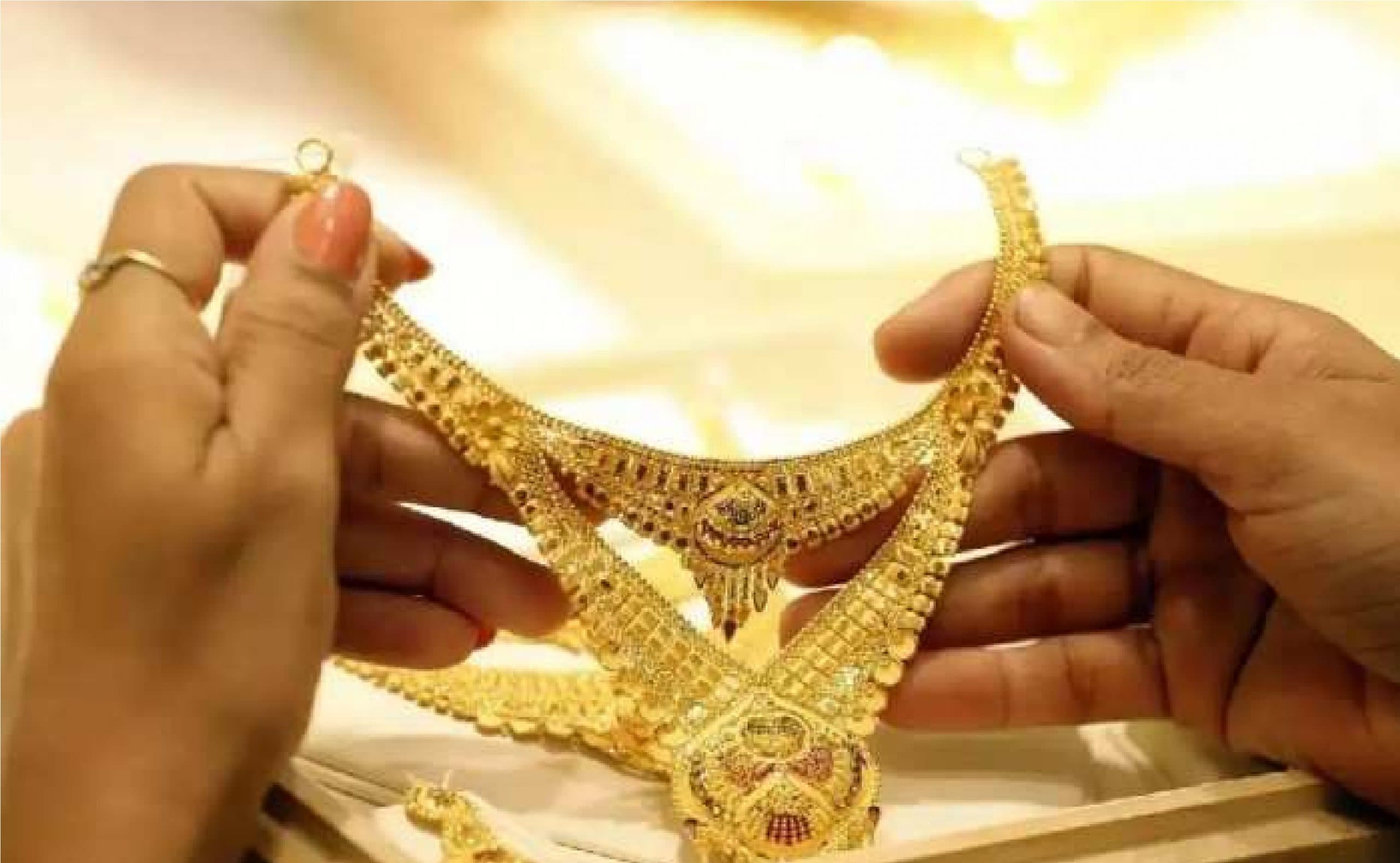 Gold Price Today: सोना 992 रुपये टूटा, चांदी 1,949 रुपये लुढ़की