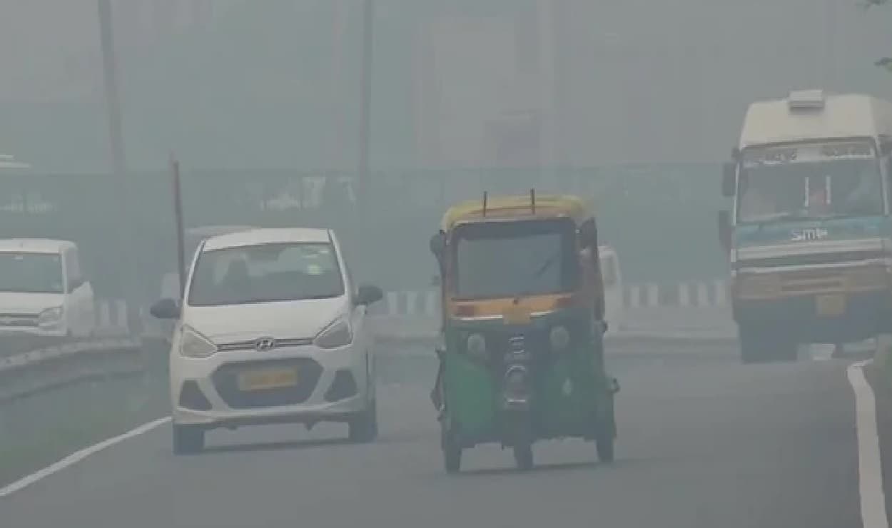 बढ़ते प्रदूषण पर सुप्रीम कोर्ट ने लगायी केंद्र सरकार को फटकार, पूछा - इस हाल में कैसे जिंदा रह सकते हैं लोग?