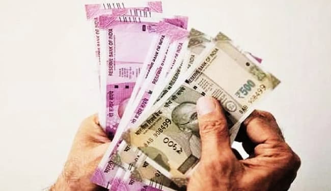 निजी स्कूलों की मनमानी के खिलाफ मंत्री से शिकायत करने पहुंचे अभिभावक संघ के सदस्य, शिक्षा मंत्री बोले- ''मरना है, तो मर जाइए''