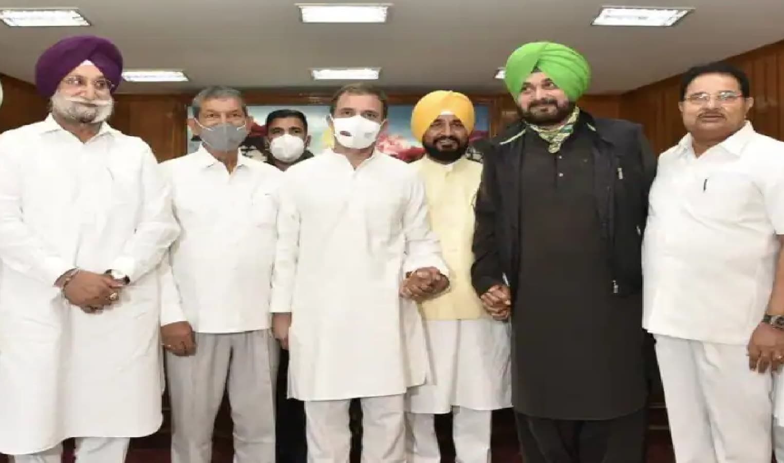 पंजाब में कैबिनेट विस्तार पर दिल्ली में चर्चा, सीएम चन्नी सहित सिद्धू भी बैठक में शामिल