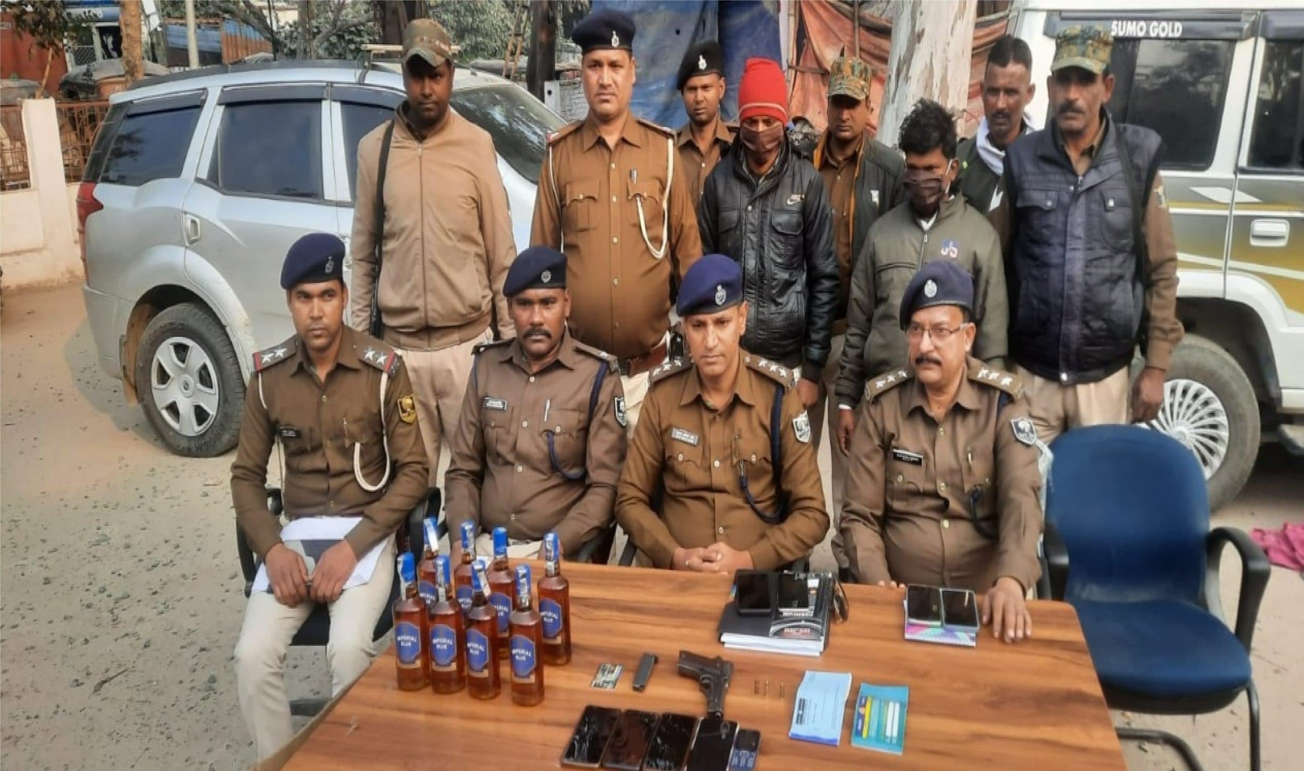 गाड़ी के आगे भारत सरकार का बोर्ड लगाकर शराब की तस्करी कर रहे शातिर, सहरसा में 1187 बोतल के साथ दो गिरफ्तार