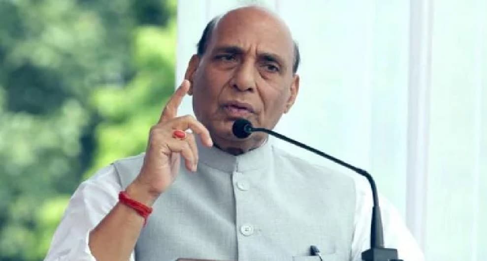 लखनऊ पहुंचे रक्षा मंत्री राजनाथ सिंह, 1710 करोड़ की 180 परियोजनाओं का किया शिलान्यास और लोकार्पण