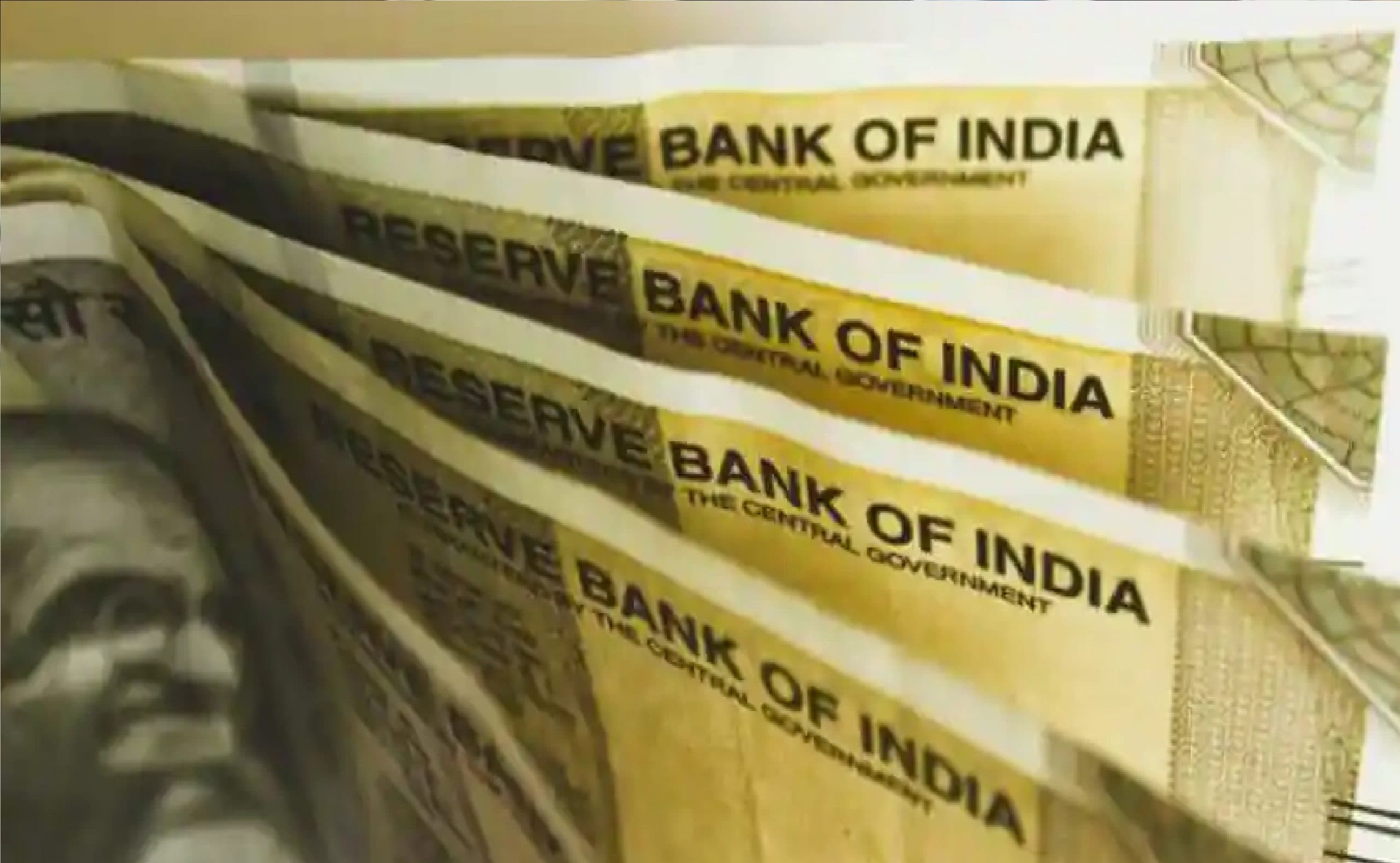 लोहरदगा : मिड डे मील खाने के पहले डेढ़ किमी दूर से पानी लाते हैं बच्चे