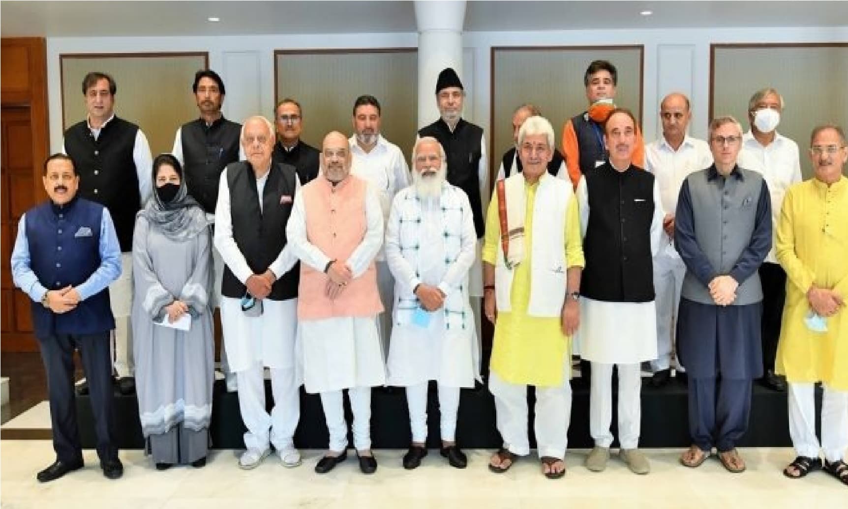 जम्मू कश्मीर को लेकर पूर्व IPS अधिकारियों ने पीएम को लिखी चिट्ठी