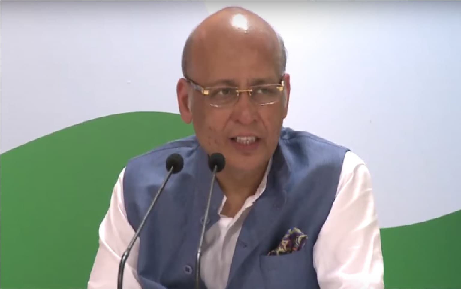 योग में ओम का उच्चारण या अल्लाह का नाम ?  कांग्रेस नेता ने फिर दे दी विवाद को हवा