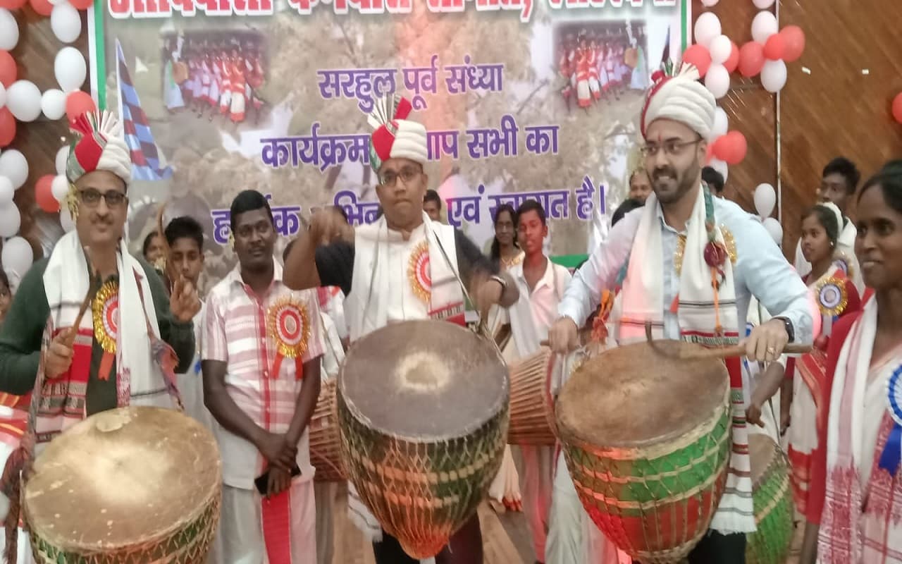 लोहरदगा में सरहुल पूर्व संध्या का आयोजन, डीसी ने कहा - आदिवासी प्रकृति के पुजारी