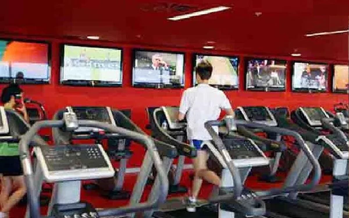 भोजपुरी एक्ट्रेस अक्षरा सिंह नये लुक को लेकर हुईं ट्रोल, फैंस ने मिया खलीफा से की तुलना