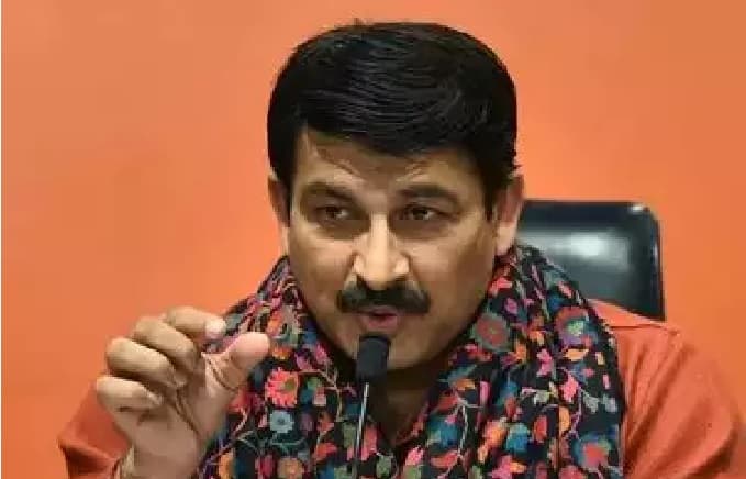 मनोज तिवारी ने शहीद जवान के बच्चों की पढ़ाई के खर्च की पेशकश की