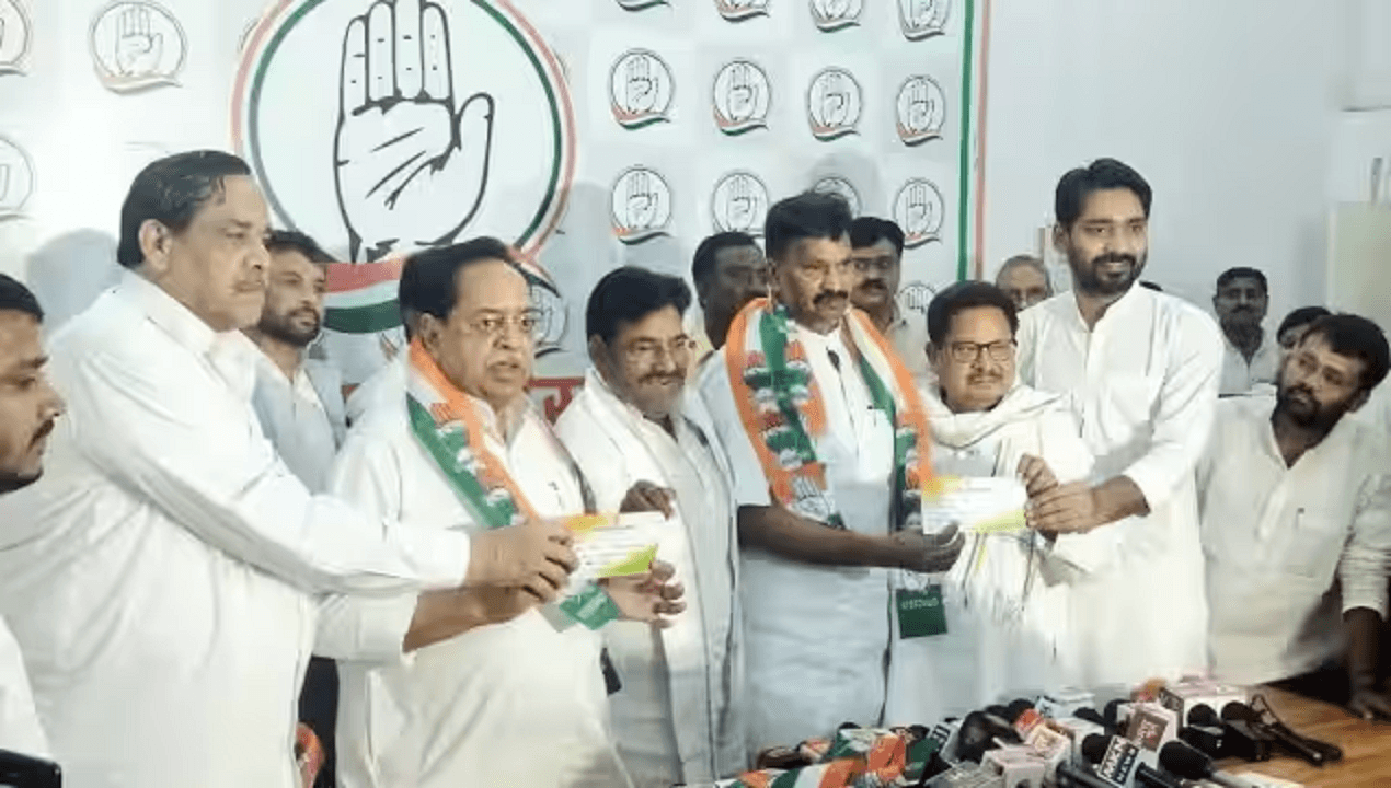 मुलायम के करीबी पूर्व मंत्री सीपी राय कांग्रेस में शामिल, बोले-राहुल फासीवाद से लोहा लेने वाले अकेले व्यक्ति