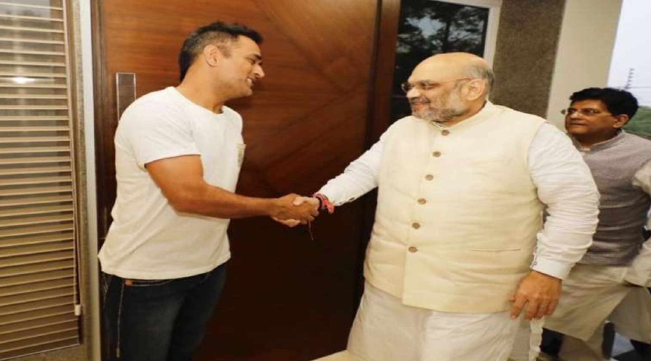 धौनी के संन्यास पर नेताओं की प्रतिक्रिया : अमित शाह ने कहा- उम्मीद है भारतीय क्रिकेट का साथ नहीं छोड़ेंगे धौनी