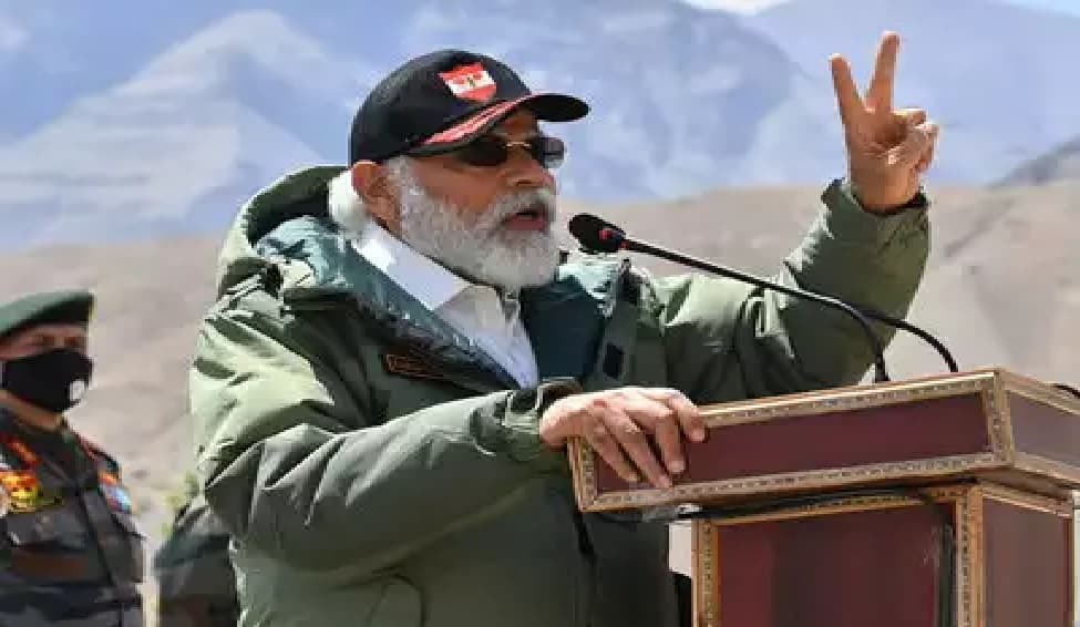 विशेषज्ञों ने कहा, पीएम मोदी का लद्दाख दौरा देता है चीन को साफ संदेश