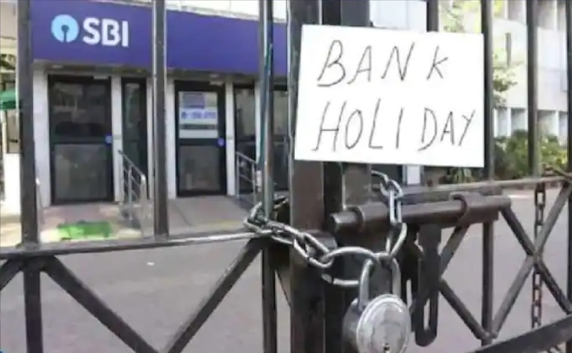 Bank Holidays List: आज से दस दिन बैंक बंद! यहां देखें पूरी लिस्ट