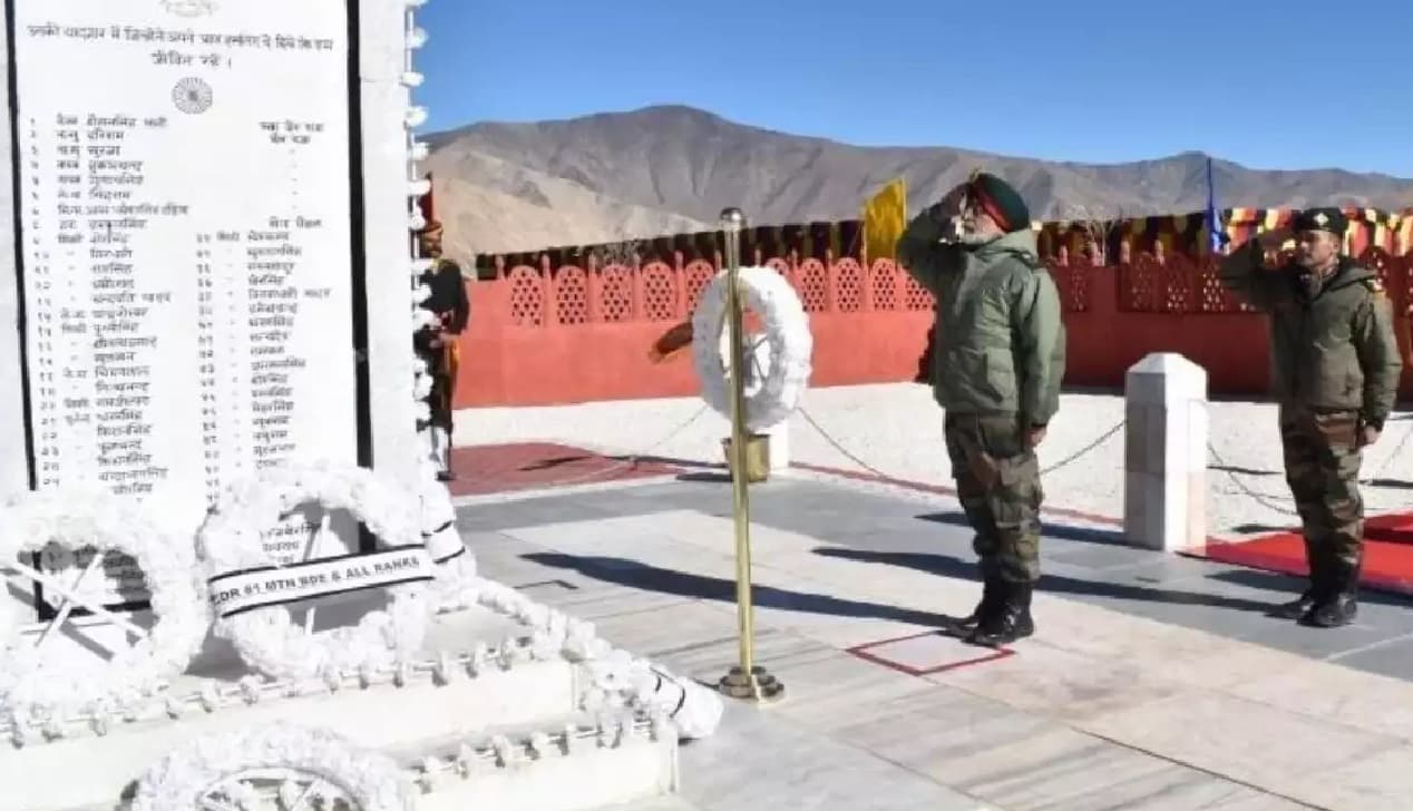 लद्दाख में नये  रेजांग ल वार मेमोरियल में लगा है 108 फीट की ऊंचाई पर तिरंगा, जानें और क्या है खास