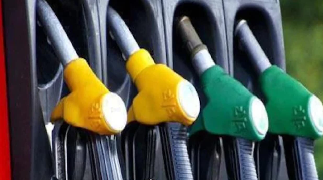 पेट्रोल - डीजल पर भारी छूट, इन प्लैटफॉर्म पर मिल रहा बड़ा कैशबैक