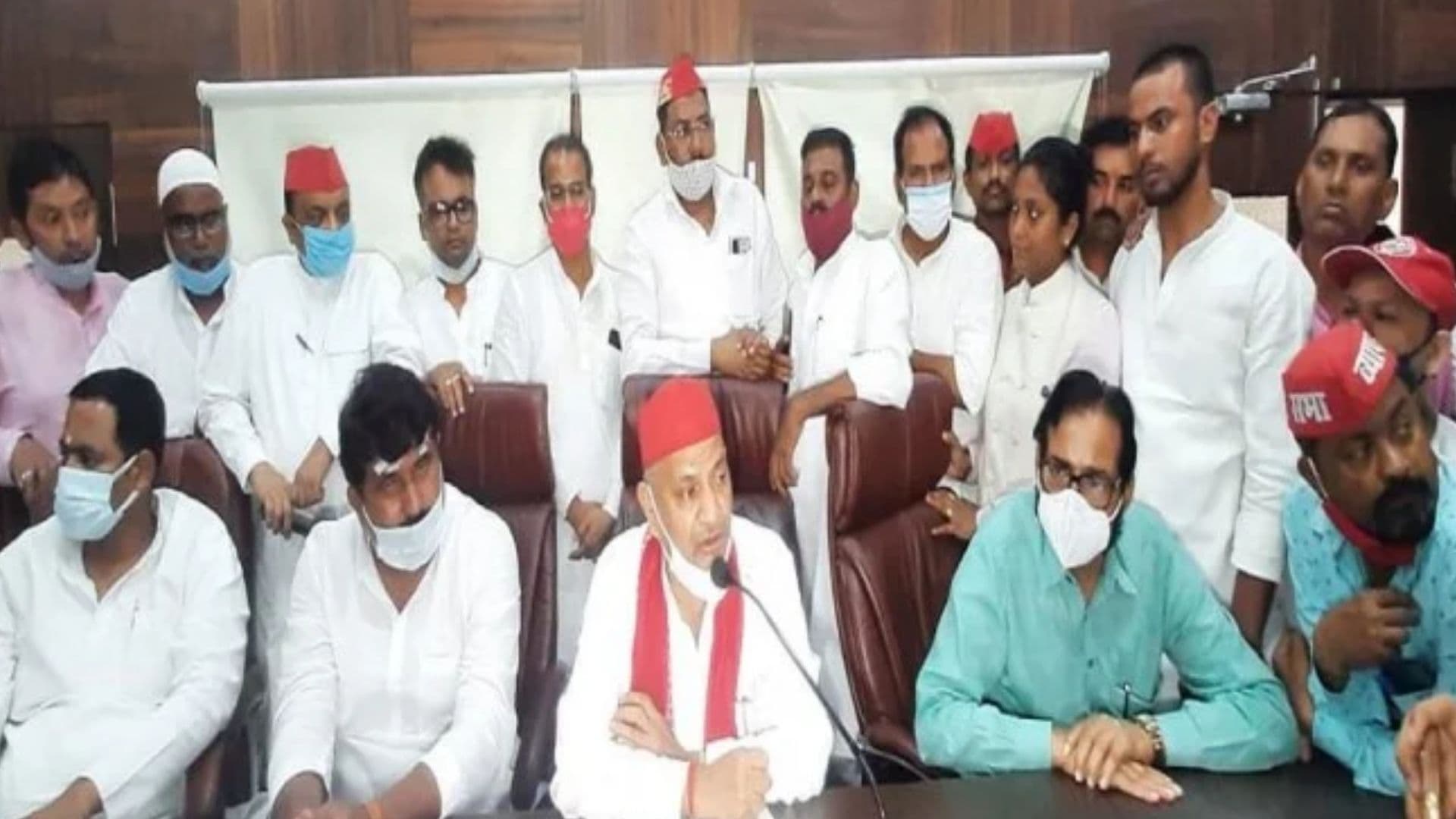 UP Chunav 2022 : जाटों के वोट बैंक पर सपा की नजर, मुलायम सिंह यादव ने ओम प्रकाश चौटाला से की मुलाकात