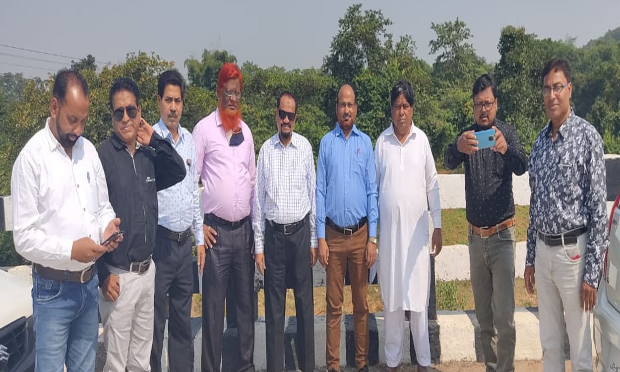 ग्रेडेशन लिस्ट में गलती का खामियाजा आज भी भुगत रहे हैं कोल्हान के उर्दू शिक्षक, डीएसई से की न्याय की अपील