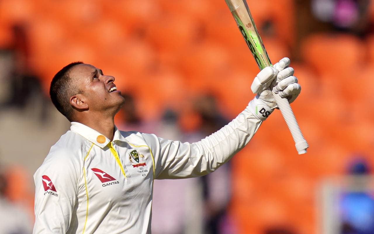 IND vs AUS: कभी मैदान पर ड्रिंक्स पहुंचाने वाले उस्मान ख्वाजा ने जड़ा शानदार शतक, मैदान पर भावुक हुआ खिलाड़ी