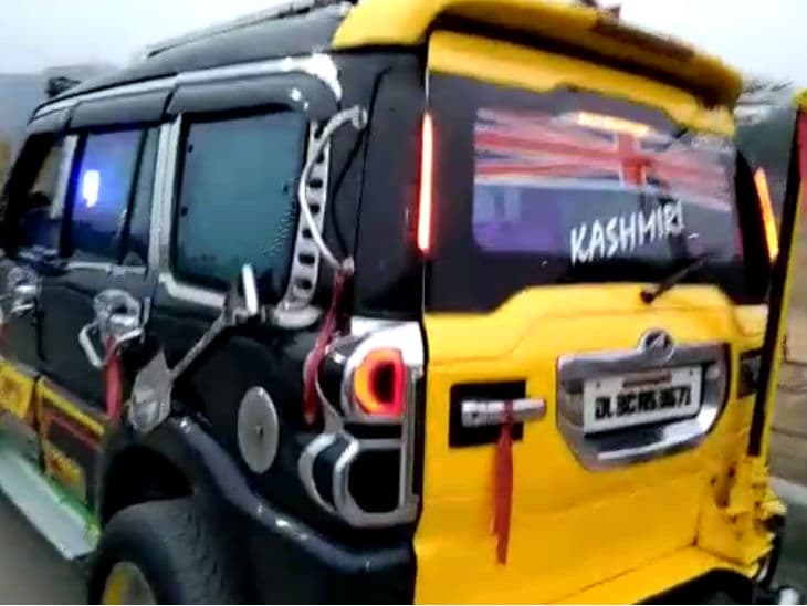 UP में डांसिंग कार को पुलिस ने सीज कर लगाया 41 हजार का जुर्माना, बड़े-बड़े स्पीकर लगा सड़क पर करते थे ये काम