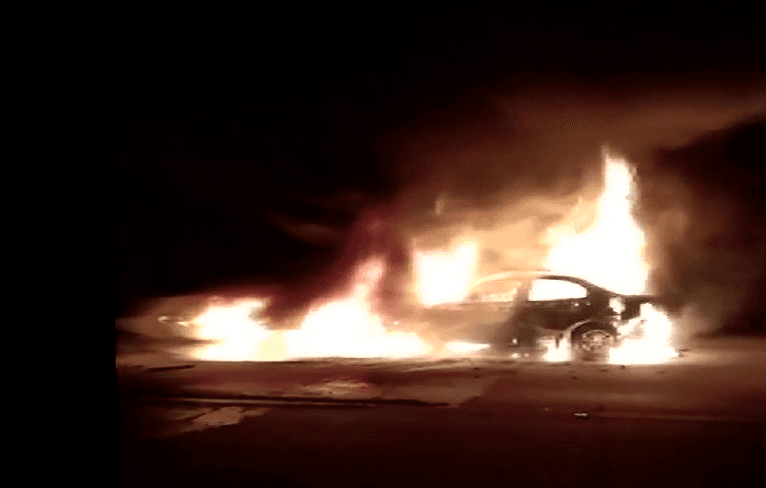 Uttar Pradesh News: यमुना एक्सप्रेस वे पर दर्दनाक हादसा, कंटेनर से टक्कर के बाद कार में लगी आग, 5 जिंदा जले