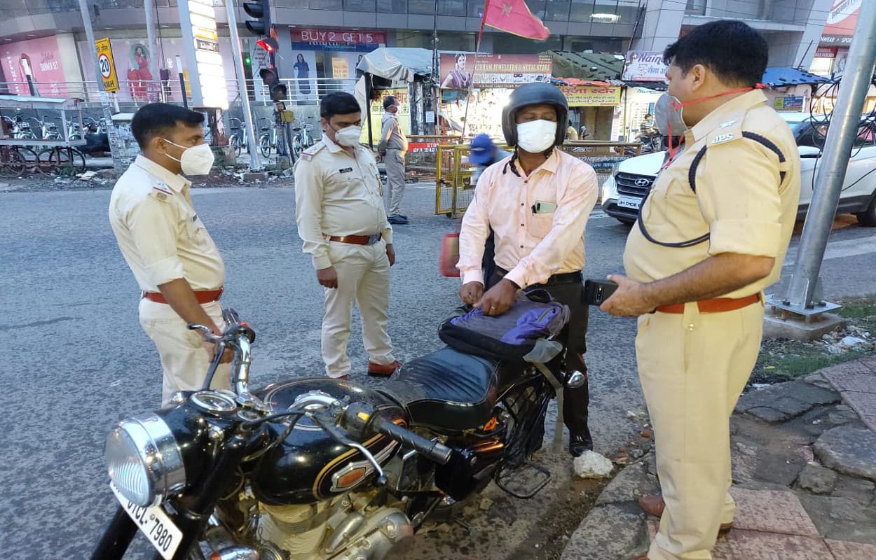 अगले 15 दिनों तक चलेगी वाहन चेकिंग अभियान, मास्क लगाना भी अनिवार्य : डीजीपी