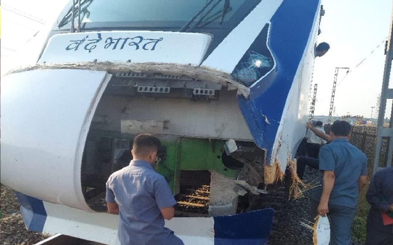 वंदे भारत एक्सप्रेस फिर दुर्घटनाग्रस्त, ट्रेन का अगला हिस्सा क्षतिग्रस्त, एक महीने में तीसरी घटना