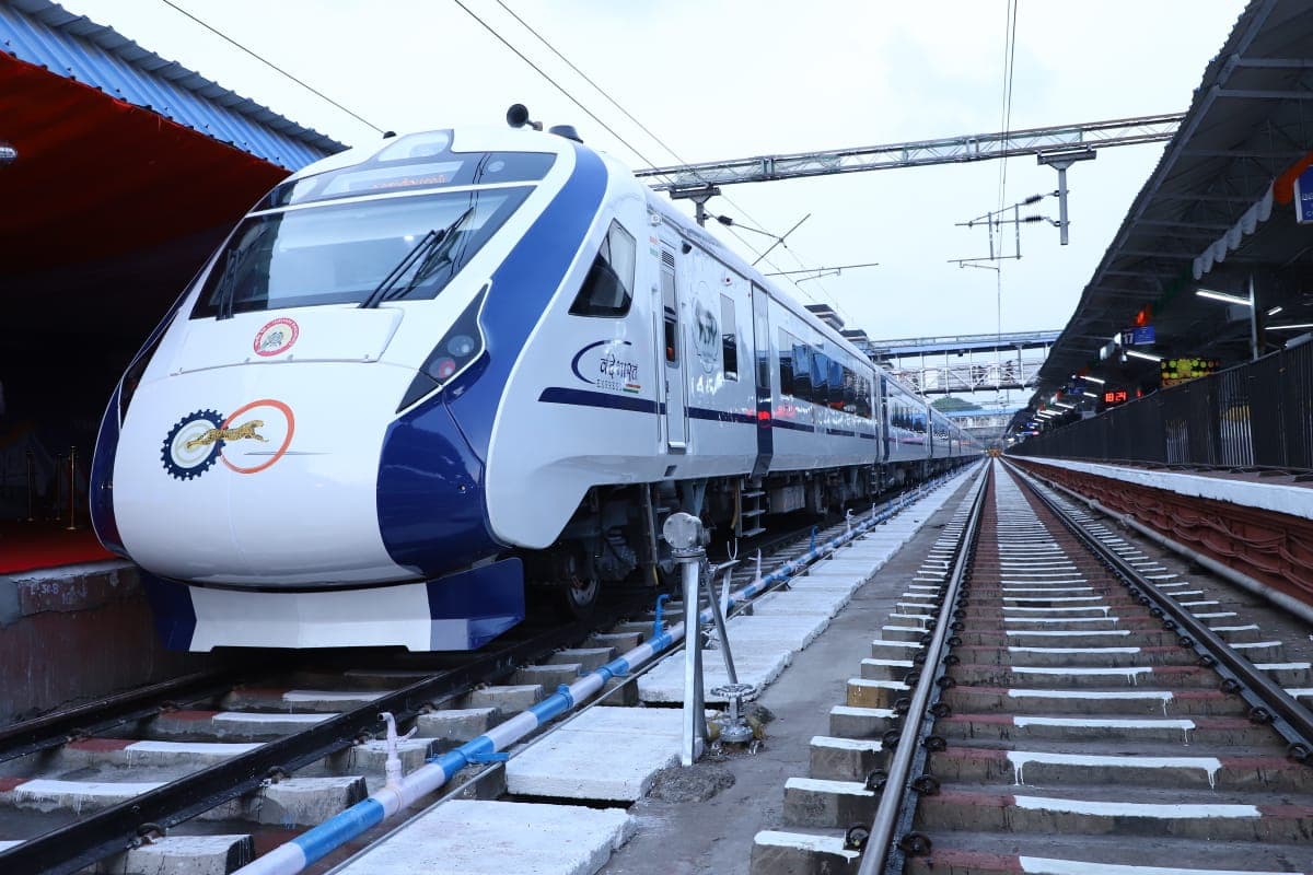 Vande Bharat Express: इस राज्य को आज मिलेगी वंदे भारत ट्रेन, जानें किन स्टेशनों पर ठहरेगी