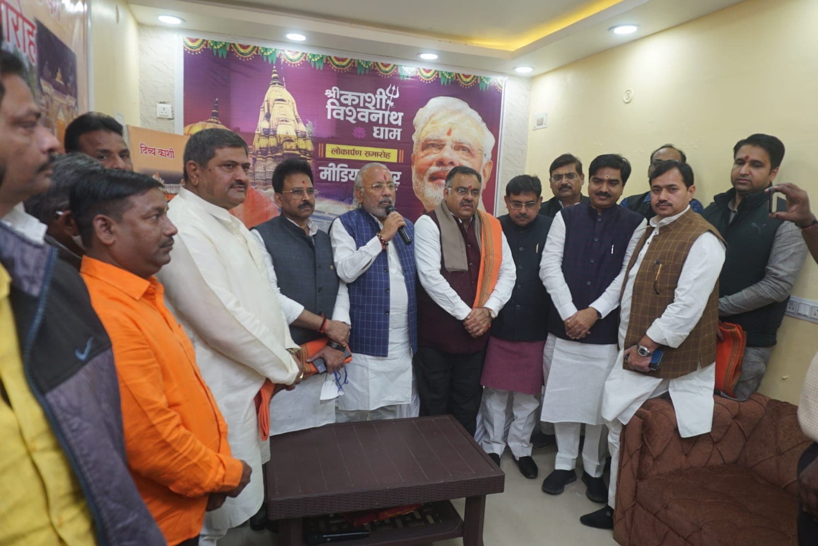 Varanasi News: काशी पहुंचे BJP प्रवक्ता प्रेम शुक्ला, कहा- छत्तीसगढ़ के CM भूपेश बघेल के ज्ञान को भगवान जानें