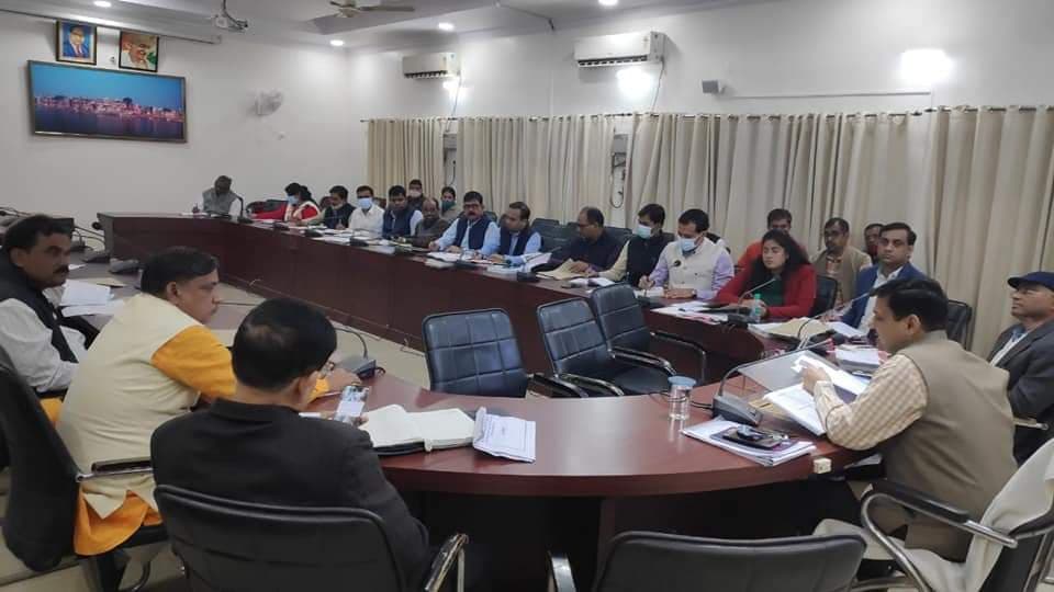 UP Election 2022: 100 साल से ऊपर वाले 401 मतदाता किसे देंगे वोट? वाराणसी की वोटर लिस्ट कह रही बहुत कुछ