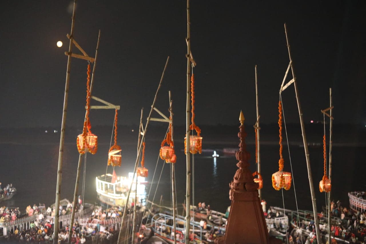 Varanasi News : शहीदों की स्मृति में पूरे कार्तिक मास जलाए जाएंगे दीप, कोरोना वारियर्स को भी किया जाएगा याद
