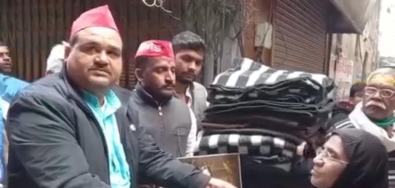 UP Election 2022: सपाइयों को डिंपल यादव का बर्थडे मनाना पड़ा भारी, वाराणसी में 10 पर मुकदमा दर्ज