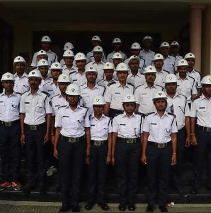 वाराणसी के चौराहों का ट्रैफिक कमान संभालने वाले TRB के जवानों को लगी PM नरेंद्र मोदी से आस