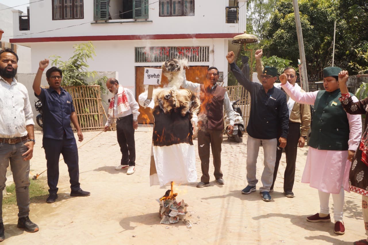 वाराणसी में रोहिंग्‍या और बांग्‍लादेशियों के खिलाफ बजा 'बिगुल', घुसपैठियों को देश से निकालने की ली गई शपथ