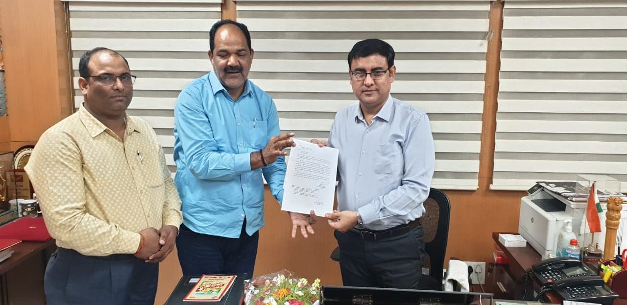 स्कूली बच्चों का डाकघरों में होगा आधार पंजीकरण, पोस्टमास्टर जनरल कृष्ण कुमार यादव ने दिए निर्देश…