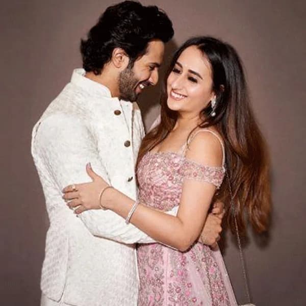 Varun-Natasha wedding: अलिबाग के लिए निकला  वरुण धवन और नताशा दलाल का पूरा परिवार, ऐसी है शादी की तैयारियां