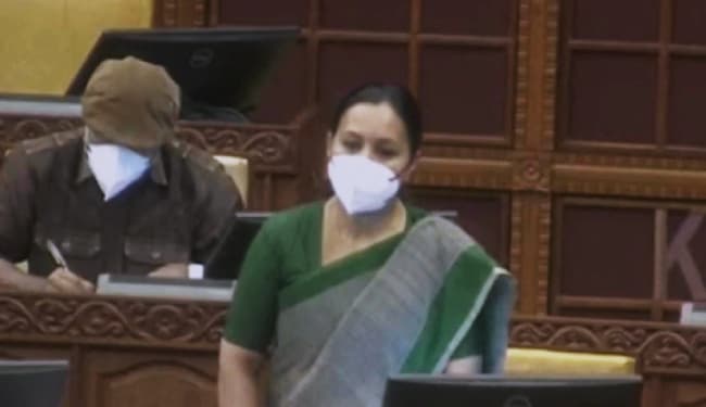 केरल में बढ़ रहे कोरोना के मामलों के बीच हटाया गया साप्ताहिक लॉकडाउन, रात नौ बजे तक खुलेंगी दुकानें