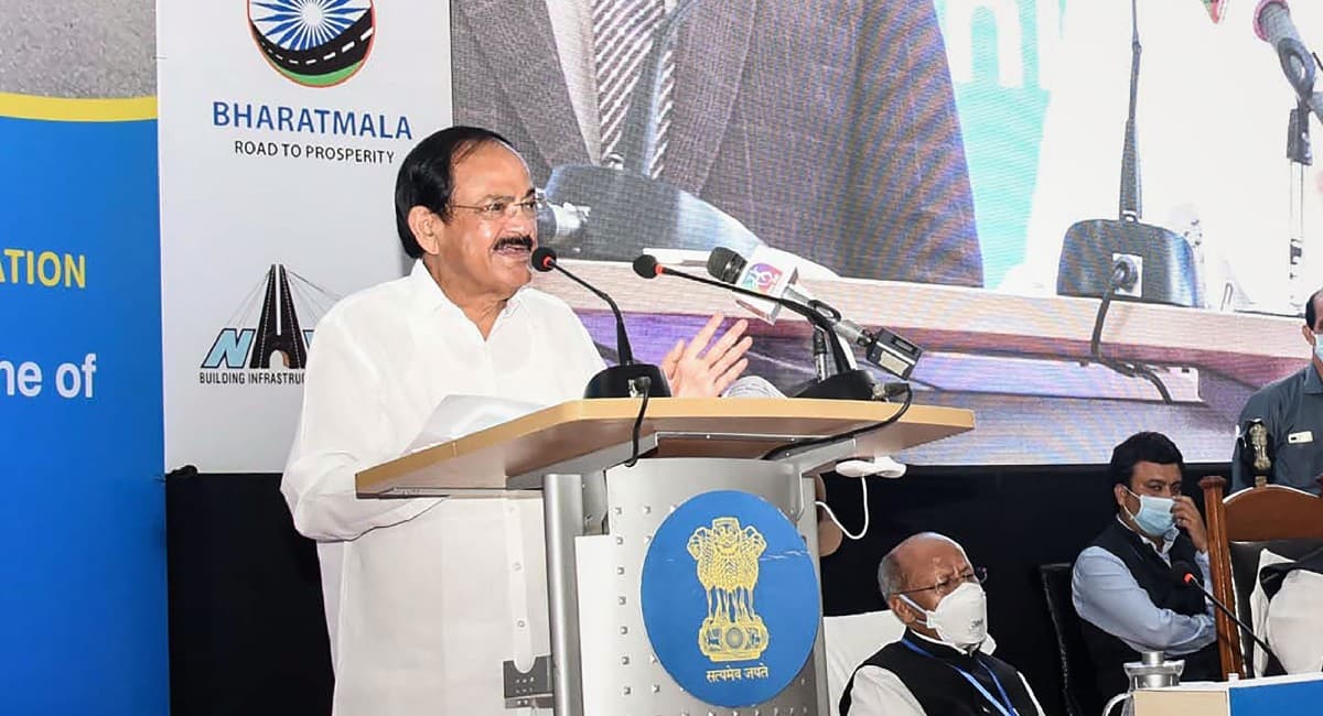 India China War: वेंकैया नायडू के अरुणाचल प्रदेश दौरे से क्यों चिढ़ा चीन, जानें वजह