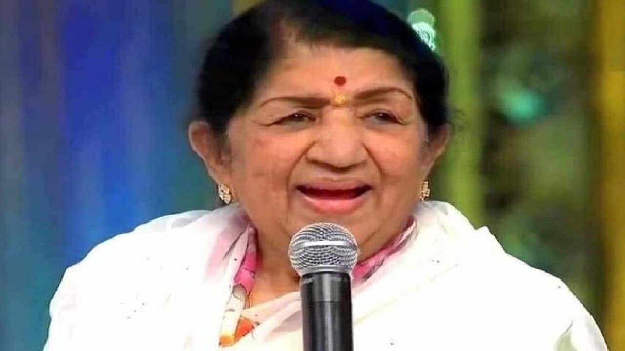 ऐ मेरे वतन के लोगों... गाने को लता दीदी ने किया अमर, जानें उसके पीछे के दिलचस्प किस्से