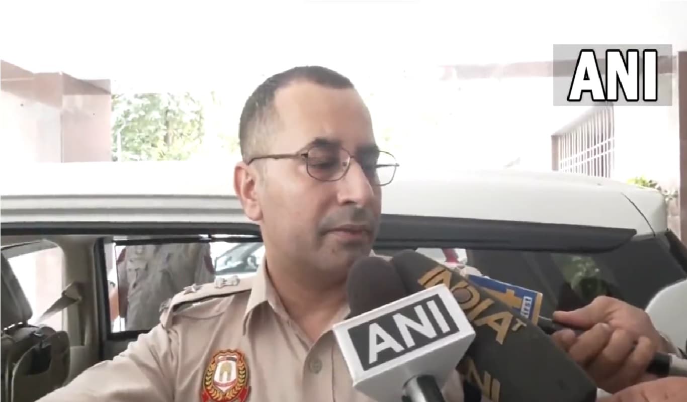 'स्पेशल-26' फिल्म की तर्ज पर फर्जी आयकर अधिकारी बन कारोबारी के घर मारा छापा, हेड कॉन्टेबल समेत चार गिरफ्तार