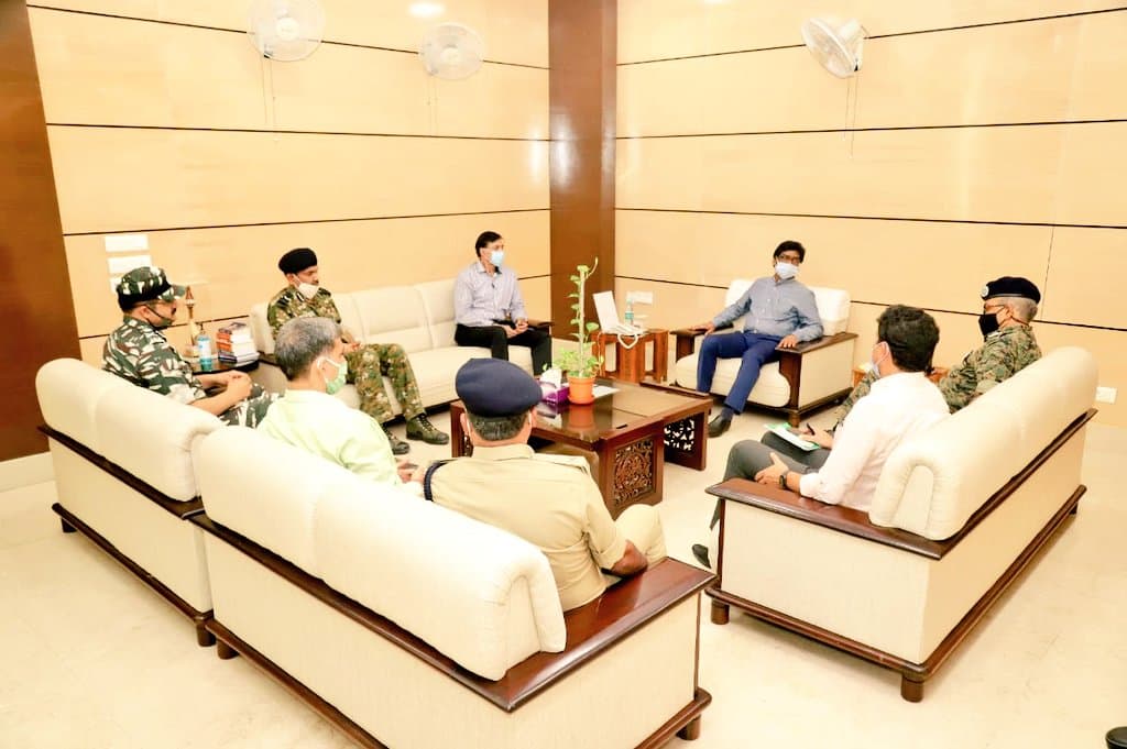 बिहार विधानसभा चुनाव से पहले झारखंड के मुख्यमंत्री हेमंत सोरेन से मिले गृह मंत्रालय के सुरक्षा सलाहकार बिहार विधानसभा चुनाव से पहले झारखंड के मुख्यमंत्री हेमंत सोरेन से मिले गृह मंत्रालय के सुरक्षा सलाहकार