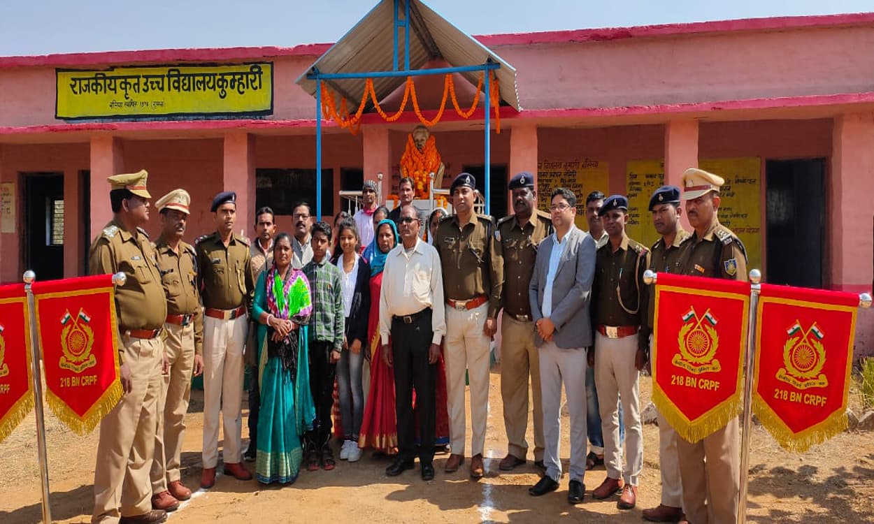 Pulwama Terror Attack 2nd Anniversary : शहीद विजय सोरेंग को गुमला के फरसामा गांव में दी गयी श्रद्धांजलि, SDPO बोले- हर युवा देश सेवा की जज्बा रखें