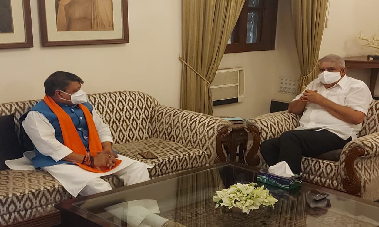 बंगाल की स्थिति पर विजयवर्गीय ने राज्यपाल से की मुलाकात, कहा- ममता सरकार में प्रजातंत्र की हो रही है हत्या