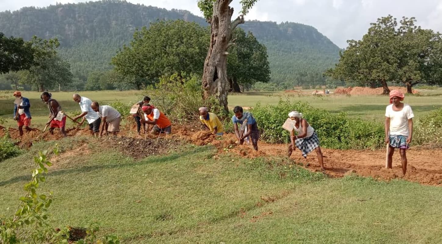 मिसाल! 3 किमी लंबी सड़क के लिए दान की जमीन, फिर श्रमदान कर 15 दिन में तैयार कर दी सड़क
