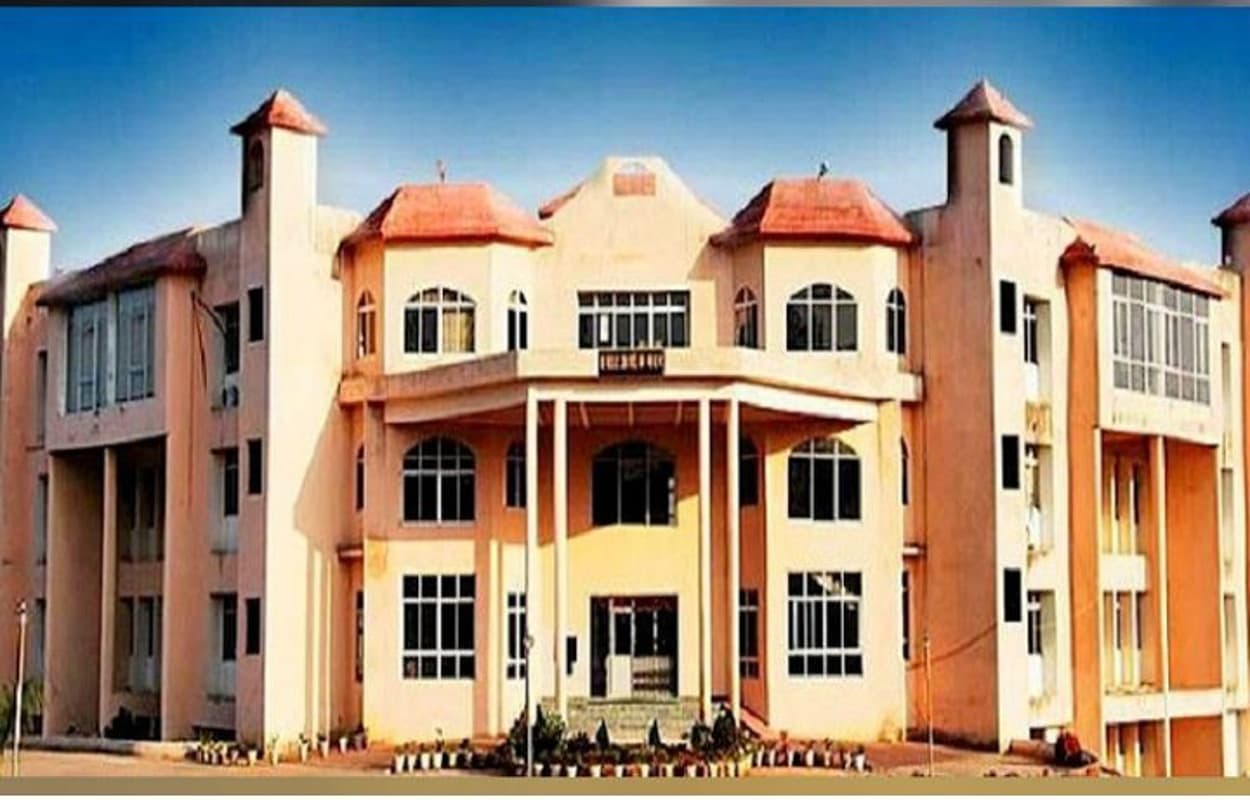 विनोबा भावे विवि प्रशासन पर भड़का विद्यार्थियों का गुस्सा, जमकर की नारेबाजी, जानें क्या है वजह