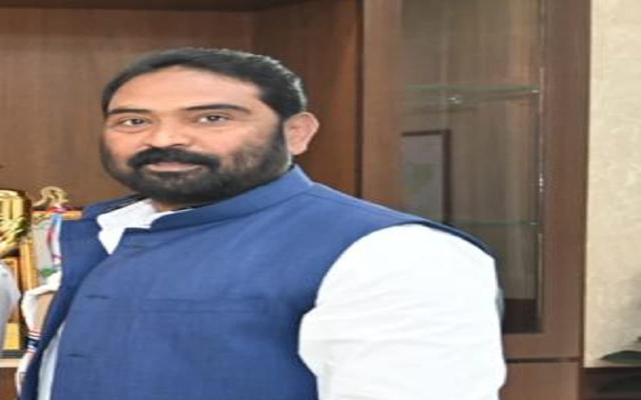 रांची विवि के आर्यभट्ट सभागार में सीएम हेमंत की तस्वीर हटने से झामुमो नाराज, कहा- किसके इशारे पर ये सब हुआ