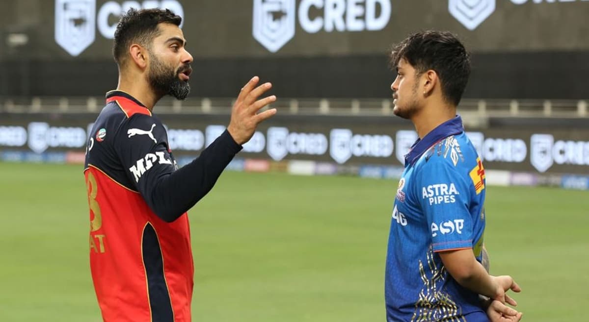 IPL 2021: फॉर्म के लिए संघर्ष कर रहे ईशान किशन के कंधे पर विराट कोहली ने क्यों रखा हाथ VIDEO