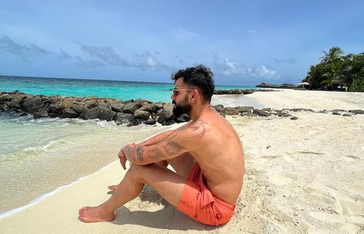 IPL 2022 के बाद कुछ इस अंदाज में छुट्टियां मनाते दिखे टीम इंडिया के स्टार विराट कोहली, फोटो हुआ वायरल