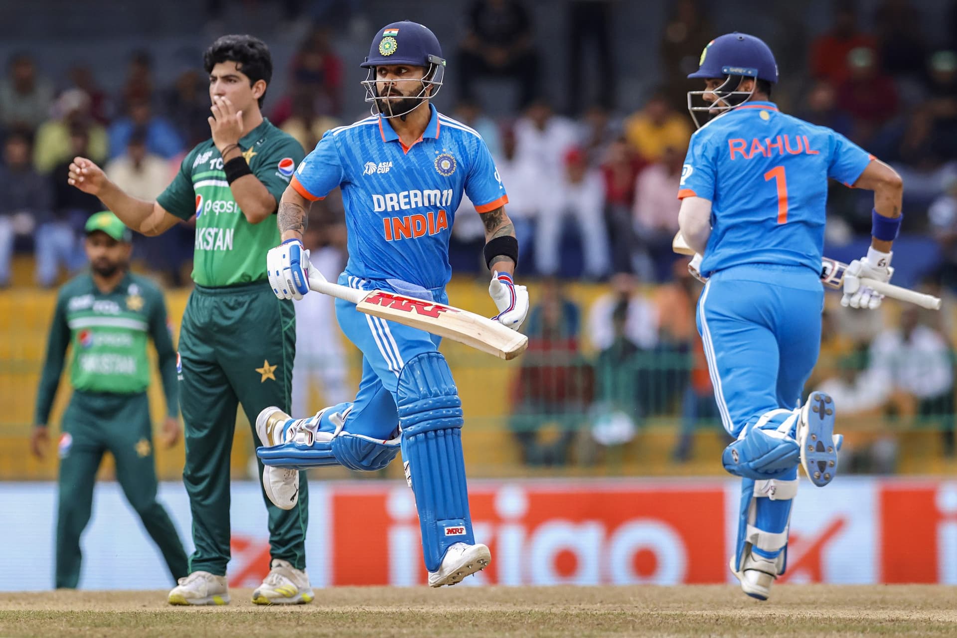 Asia Cup: पाकिस्तान के खिलाफ विराट कोहली और केएल राहुल ने लगायी रिकॉर्ड्स की झड़ी, सचिन भी छूट गये पीछे Asia Cup: पाकिस्तान के खिलाफ विराट कोहली और केएल राहुल ने लगायी रिकॉर्ड्स की झड़ी, सचिन भी छूट गये पीछे